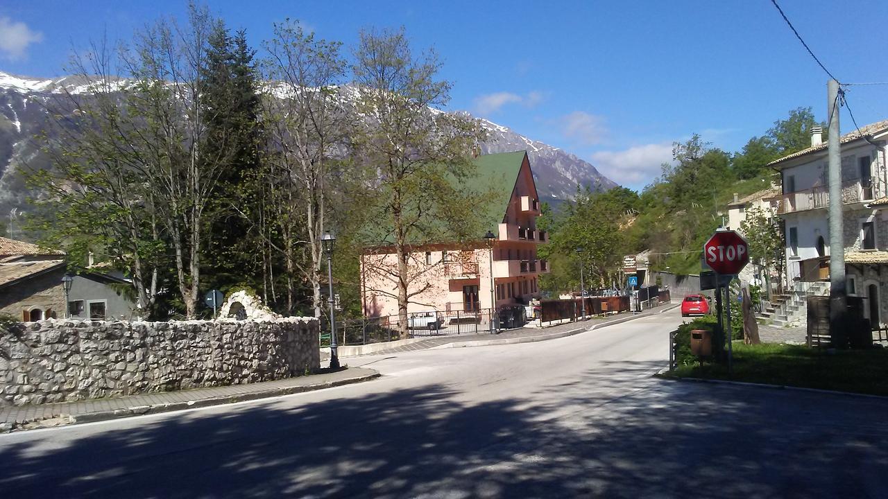 Albergo Parco Della Maiella サンテウフェミーア・ア・マイエッラ エクステリア 写真